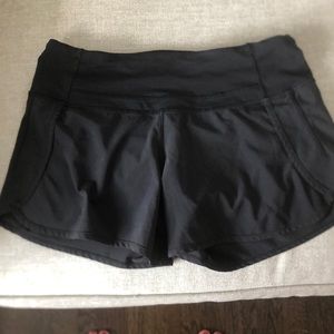 Lulu lemon running shorts blk size 4